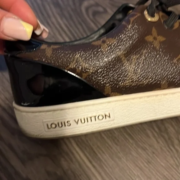 Authentic Louis Vuitton sneakers - Picture 4 of 7